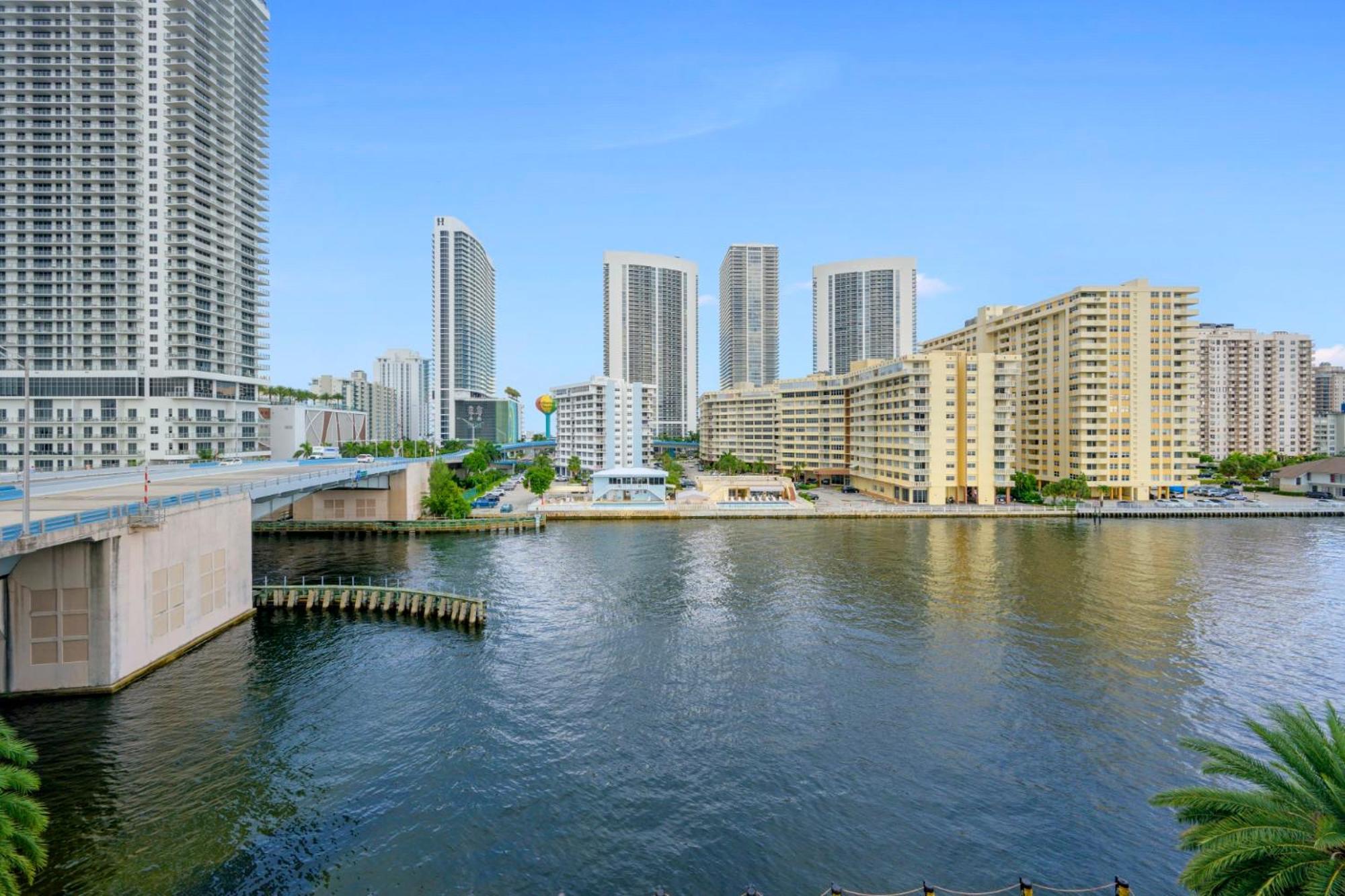 Апартаменты Hallandale Sky Water View Халландейл-Бич Экстерьер фото