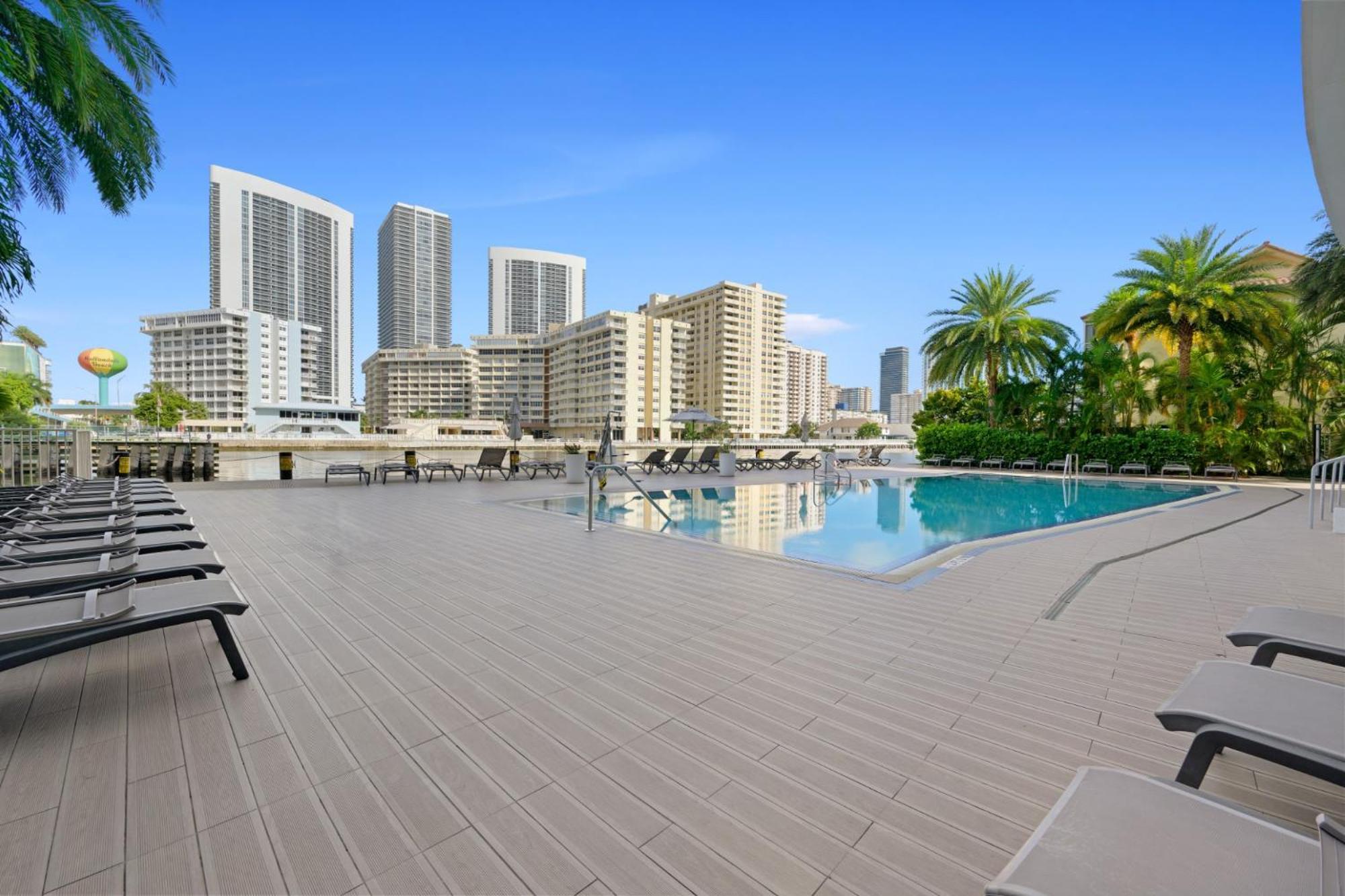 Апартаменты Hallandale Sky Water View Халландейл-Бич Экстерьер фото