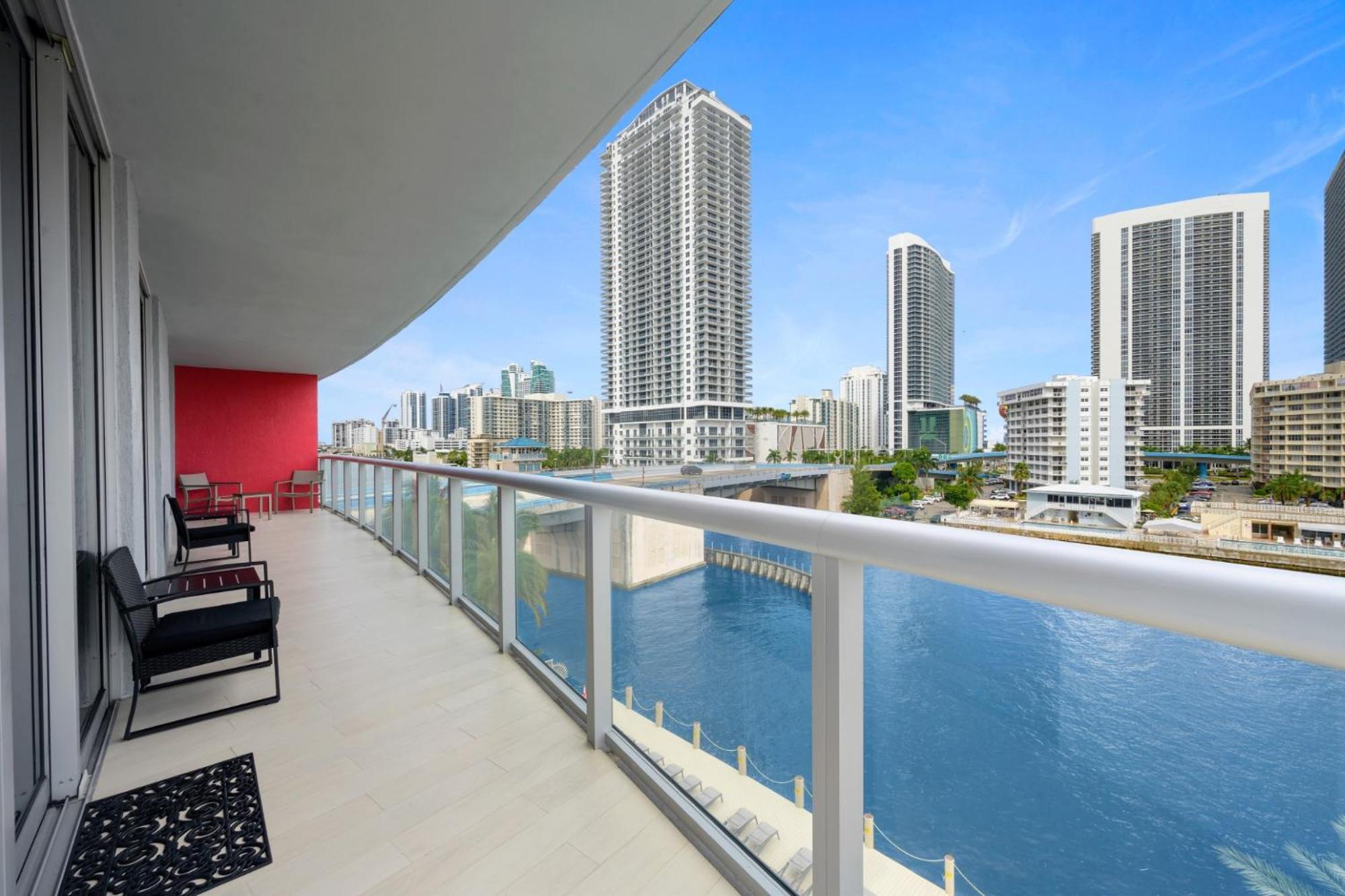 Апартаменты Hallandale Sky Water View Халландейл-Бич Экстерьер фото